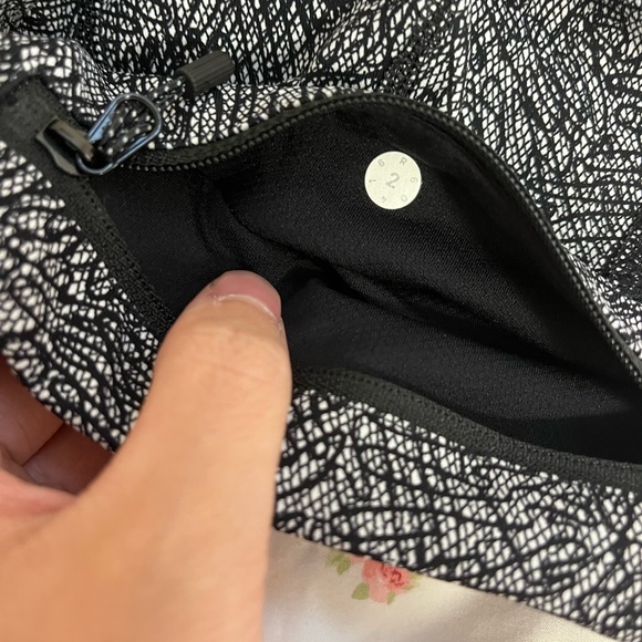 Lululemon Cropped Leggings Size 2 - Picture 6 of 7